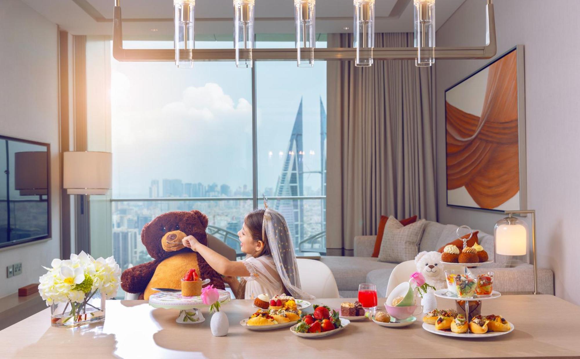 Onyx Rotana 호텔 마나마 외부 사진 A woman with a teddy bear