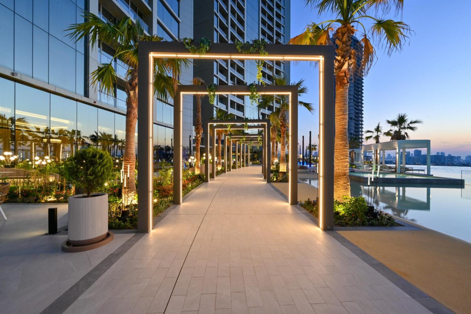 Onyx Rotana 호텔 마나마 외부 사진 The swimming pool at the Address Downtown