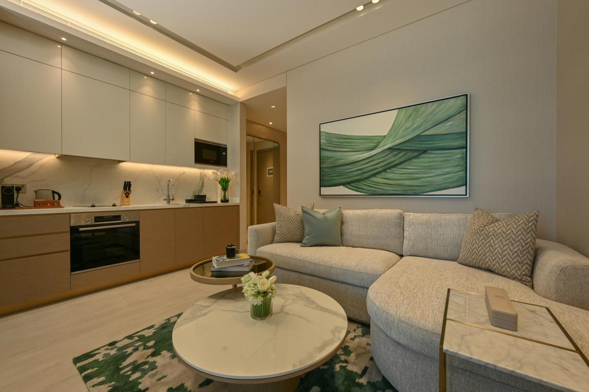 Onyx Rotana 호텔 마나마 외부 사진 A living room in a 1-bedroom apartment
